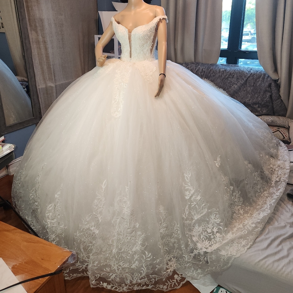 Bridal princess Wedding dress offers are welcome!
